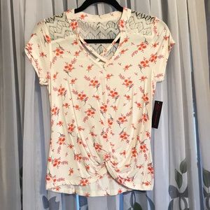 Sale🌺NWT No Boundaries crisscross and lace top